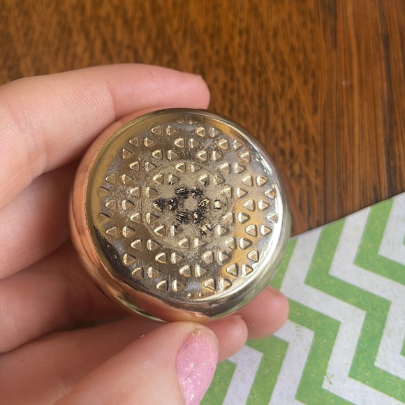 Enamel Austria Couple Mini Pillbox - Romantic Man & Woman in Peter-pan hats - Picture 8 of 11